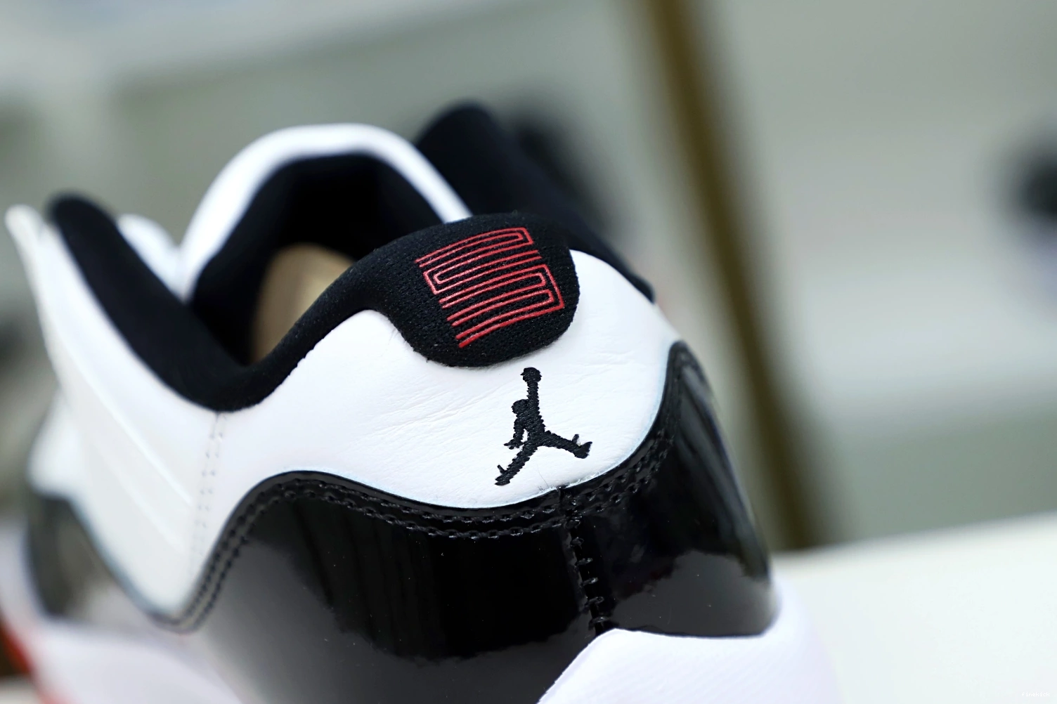 11 LOW BRED AIR WHITE JORDAN 0128